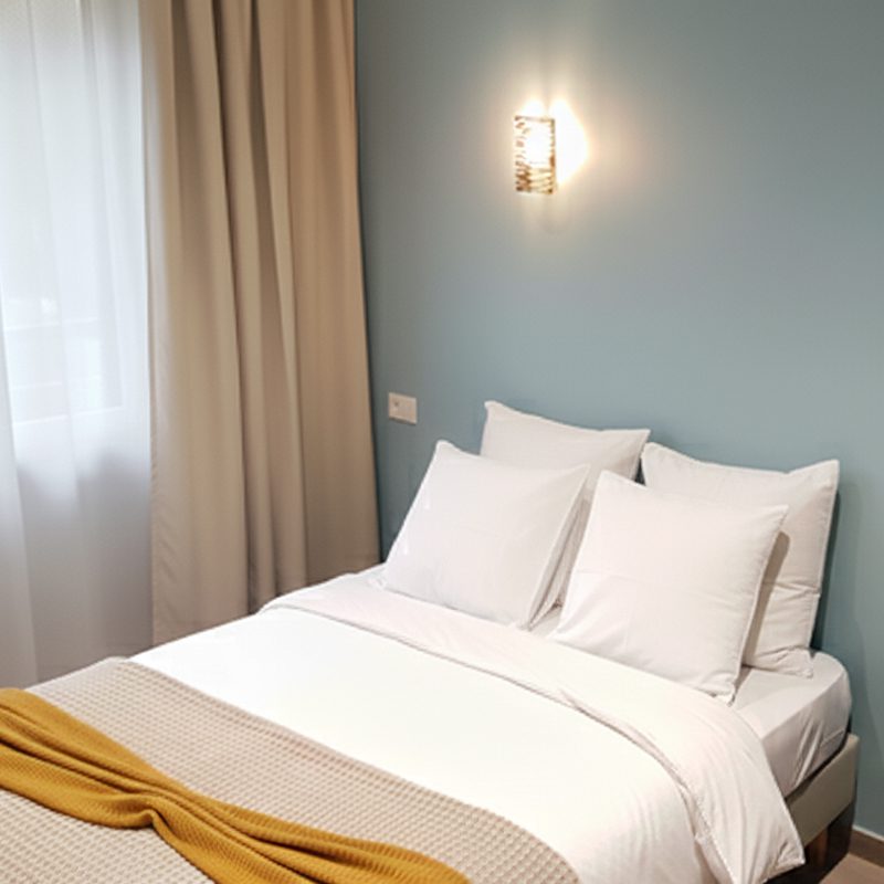 Chambre simple avec fenêtre extérieur